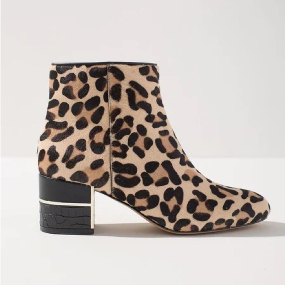 NIB Chico’s Animal Print Haircalf Boots Size 7 Modern Western Edgy Luxury